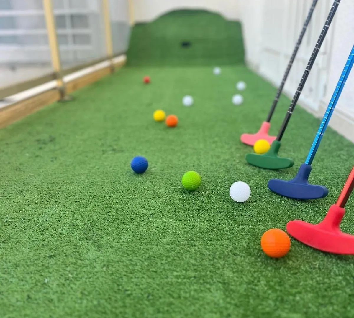 סאלו Tropical Suite Terraza Con Minigolf דירה